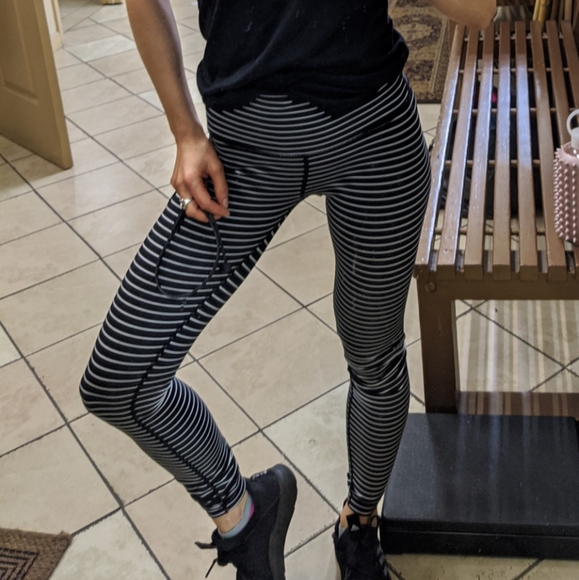 Lululemon striped wunder unders - Picture 4 of 4